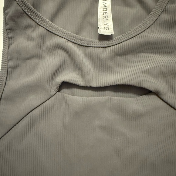 Gray Ribbed Cut Out Crop Top | medium - Picture 3 of 5